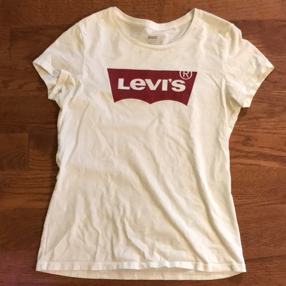 Women Levis tee